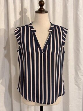 ✨4/$18✨Forever 21 Navy Striped Sleeveless V-Neck Blouse
